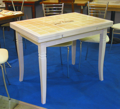Обеденные столы с керамической плиткой
