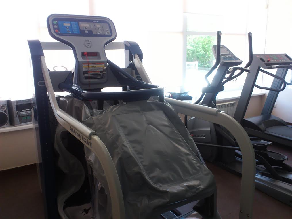 Антигравитационная беговая дорожка AlterG установлена в челябинской клинике Антигравитационная беговая дорожка AlterG установлена в челябинской клинике