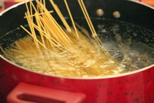 отвариваем спагетти