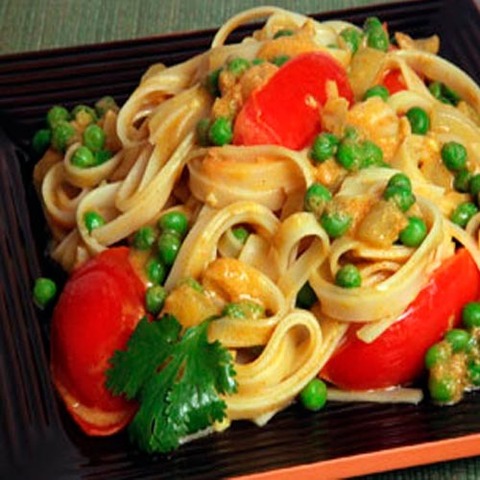 https://static12.insales.ru/images/products/1/258/36266242/yellow_curry_veg_noodles.jpg