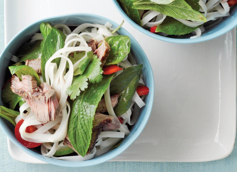 https://static12.insales.ru/images/products/1/3333/14855429/beef_and_rice_noodles_salad2.jpg