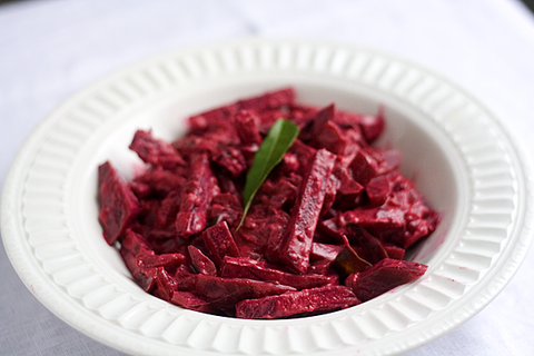 https://static12.insales.ru/images/products/1/3481/16485785/beetroot_curry.png