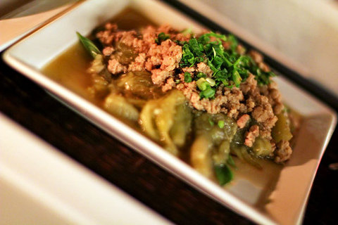https://static12.insales.ru/images/products/1/3965/21229437/jungle_curry_pork_egplant.jpg