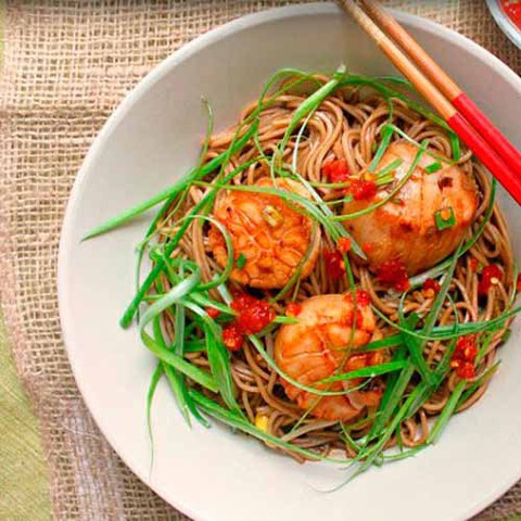 https://static12.insales.ru/images/products/1/4111/37875727/scallops_with_soba_noodles.jpg