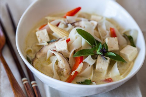 https://static12.insales.ru/images/products/1/5836/17200844/vegetable-curry-noodle-soup-recipe-1712-640x426.jpg
