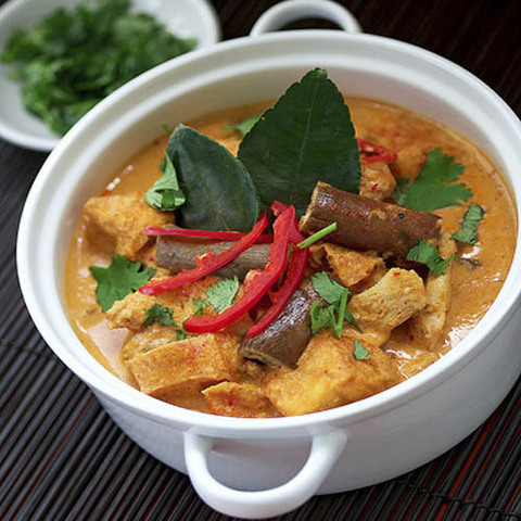 https://static12.insales.ru/images/products/1/6218/41236554/red_curry_chicken.jpg