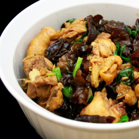 https://static12.insales.ru/images/products/1/6247/42948711/chicken_and_black_fungus_oyster_sauce.jpg