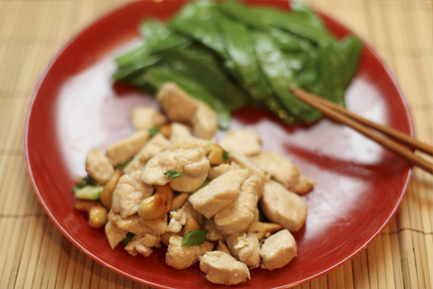 https://static12.insales.ru/images/products/1/6268/11139196/Chicken_with_ceshew_new_year.jpg