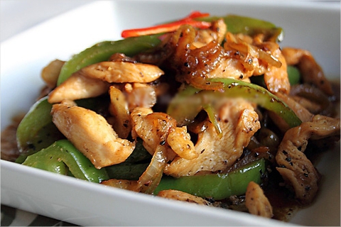 https://static12.insales.ru/images/products/1/6438/9689382/0540734001340808030_chicken_in_pepper_sause.jpg