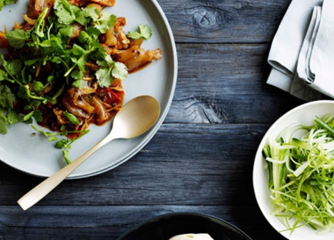 https://static12.insales.ru/images/products/1/6448/9689392/0150015001342084205_sychuan_beef.jpg