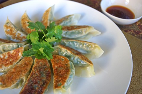 https://static12.insales.ru/images/products/1/7304/19397768/gyoza_with_shrimps.jpg