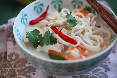 https://static12.insales.ru/images/products/1/7416/17956088/tom_kha_noodles.jpg