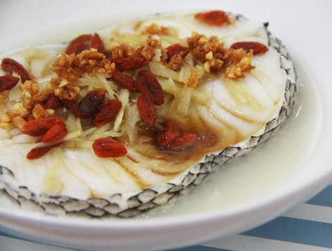 https://static12.insales.ru/images/products/1/7519/28196191/fish_with_goji.jpg